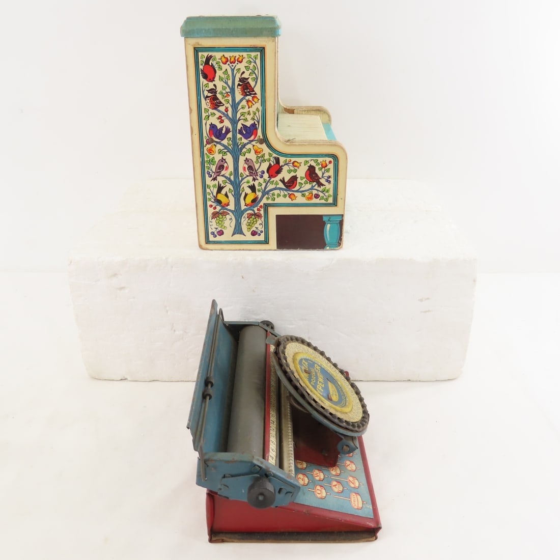 Vintage Toy Piano, Accordion, Typewriter & More - 3