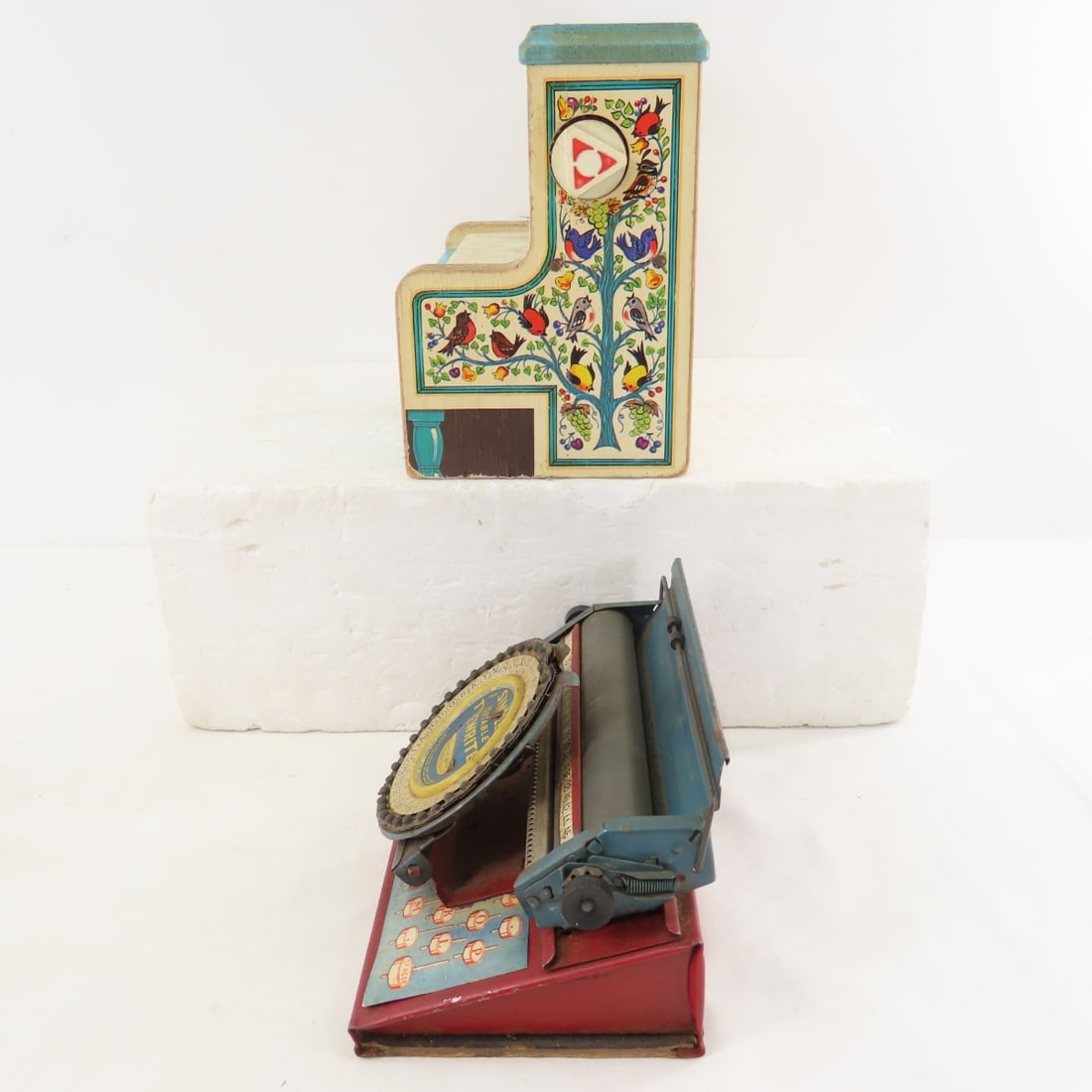 Vintage Toy Piano, Accordion, Typewriter & More - 5