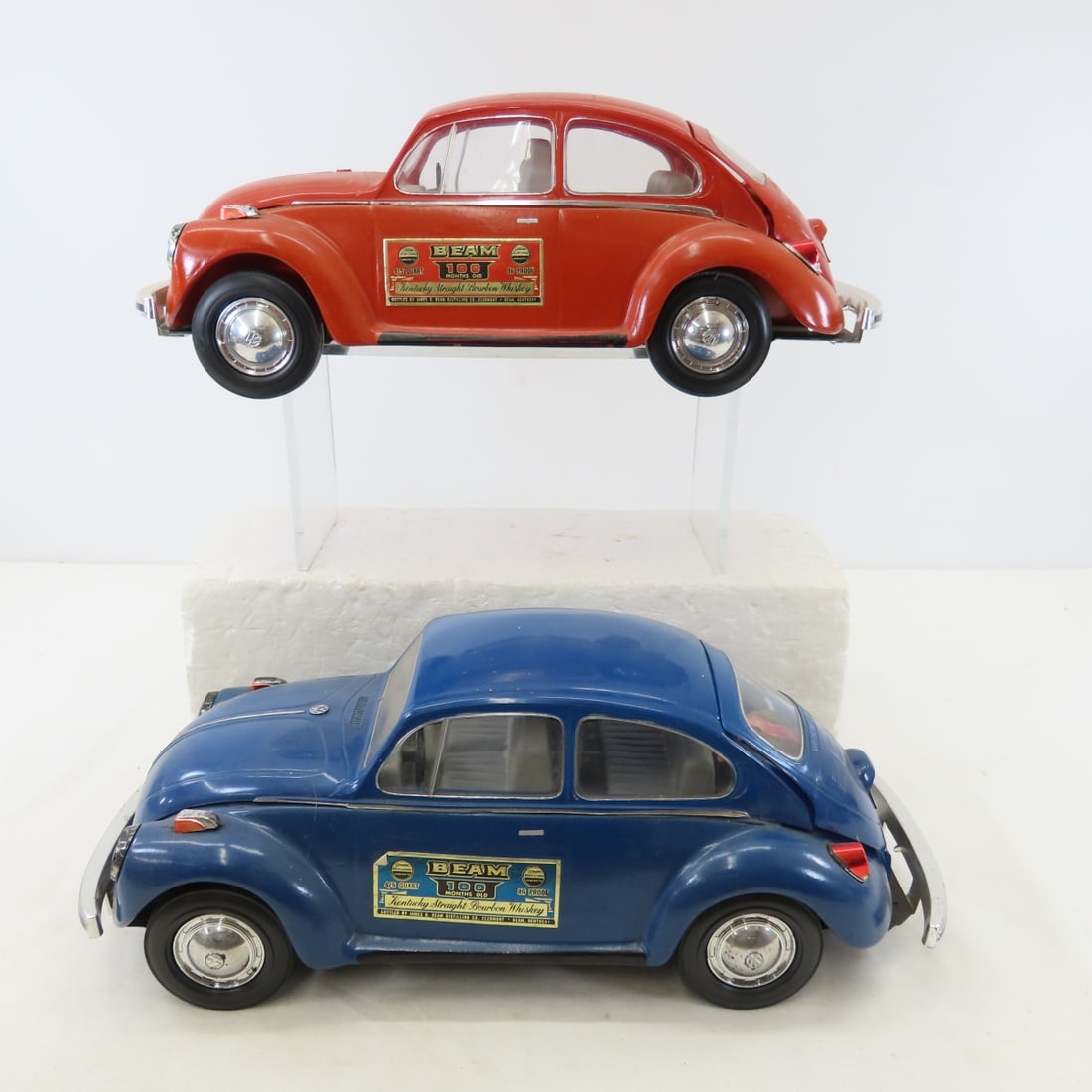 2 Jim Beam Whiskey Volkswagen Beetle Decanters: 2 Jim Beam Whiskey Volkswagen Beetle Decanters - both are empty, LOT SIZE: 14x15x6" 8 LBS All information and photos, which are part of the description, are intended to be as accurate as possible,