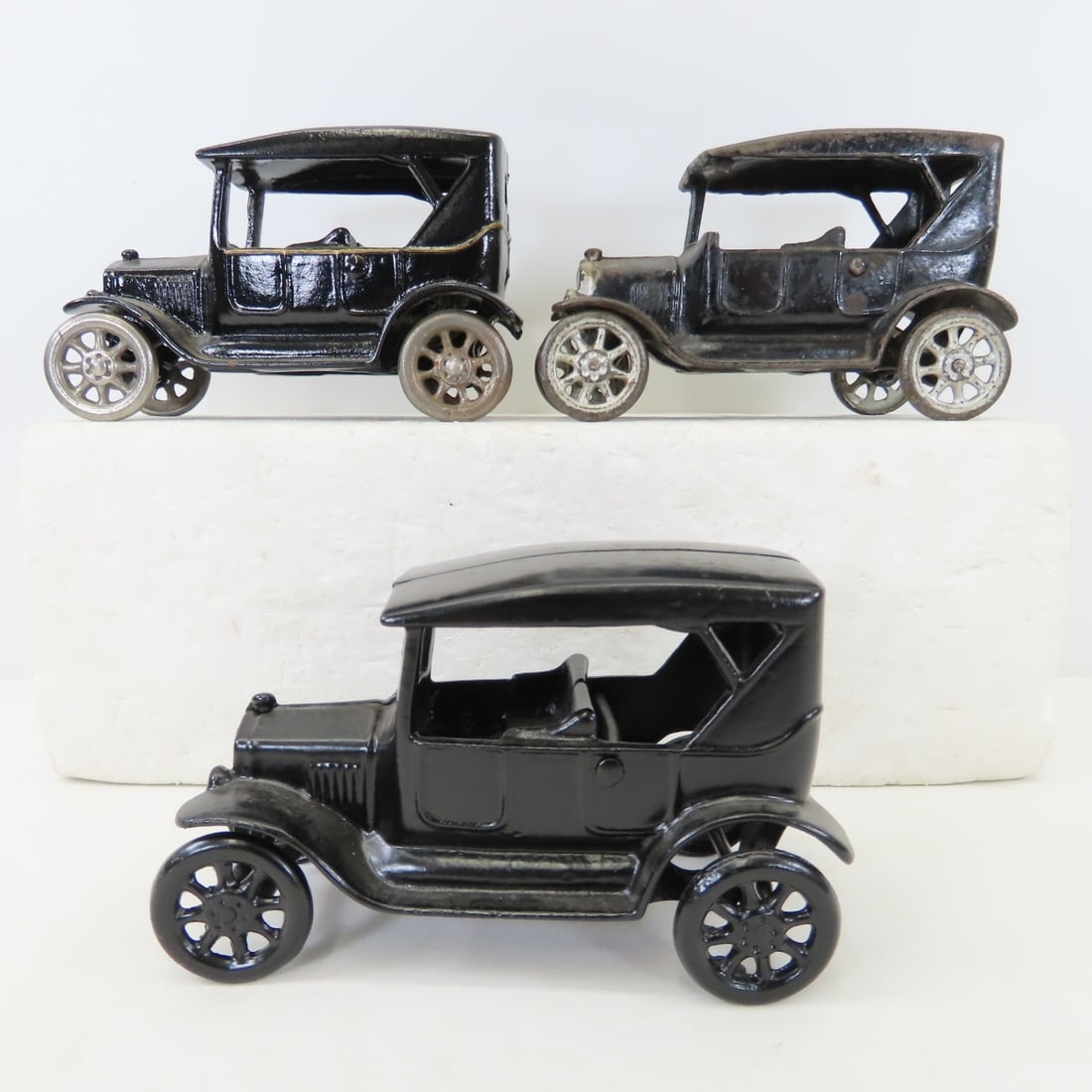 1 All Original & 2 Repainted Arcade Cast Iron Cars: 1 All Original & 2 Repainted Arcade Cast Iron Cars - LOT SIZE: 7x10x4" 6 LBS All information and photos, which are part of the description, are intended to be as accurate as possible, but errors are p