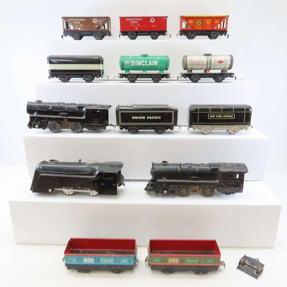 3 Marx Engines for Parts & 10 Tin Litho Cars: 3 Marx Engines for Parts & 10 Tin Litho Cars - streamline key wind engine does not work, other key-wind works (no key and incomplete), 3rd is incomplete. LOT SIZE: 17x13x4" 6 LBS All information and p