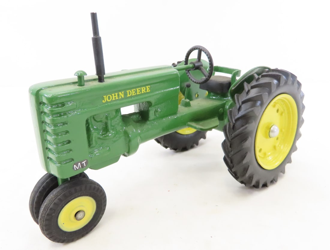 Unsigned Custom John Deere MT Tractor 1/16 Diecast: Unsigned Custom John Deere MT Tractor 1/16 Diecast - LOT SIZE: 8x5x5" 2 LBS All information and photos, which are part of the description, are intended to be as accurate as possible, but errors are po
