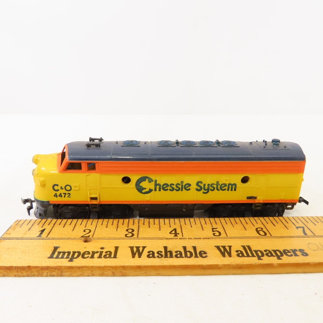 2 Chessie System HO Scale Engines & Cars - 11