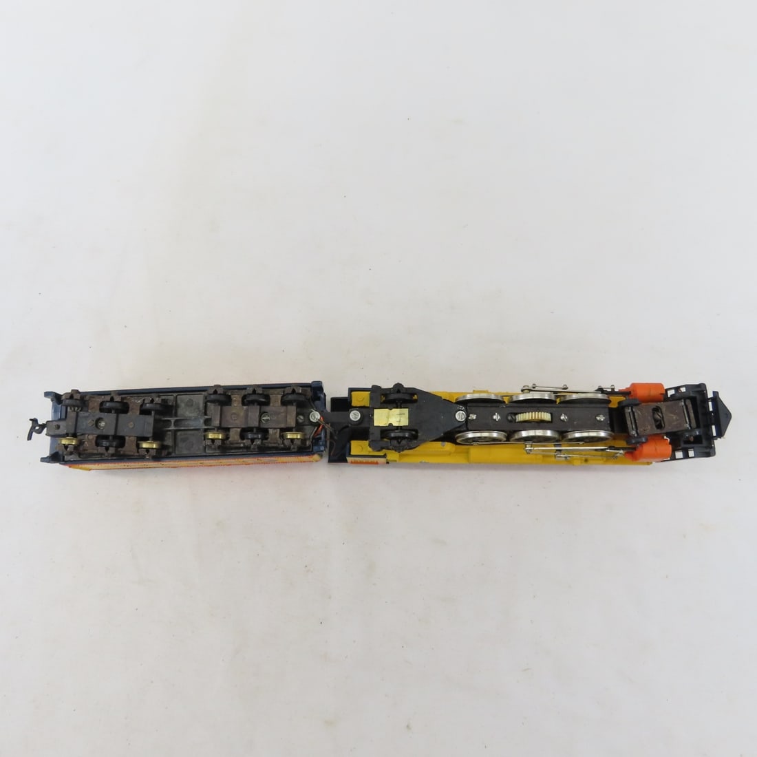 2 Chessie System HO Scale Engines & Cars - 5