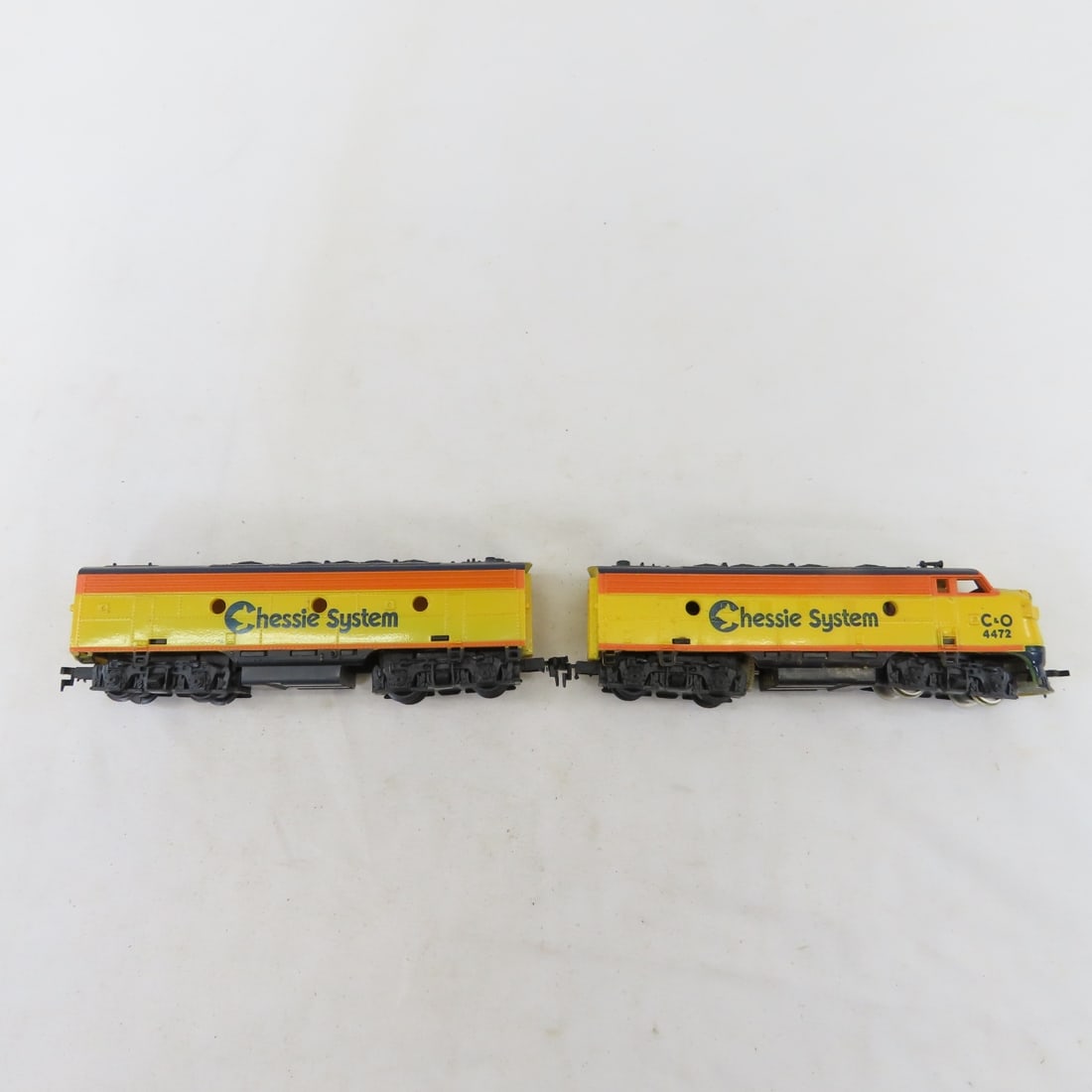 2 Chessie System HO Scale Engines & Cars - 6