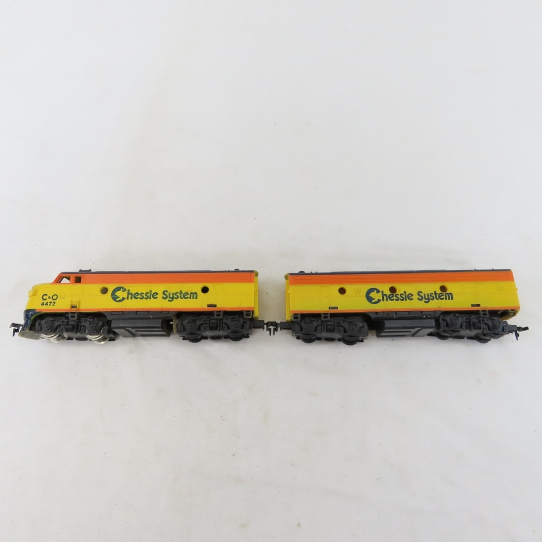 2 Chessie System HO Scale Engines & Cars - 7