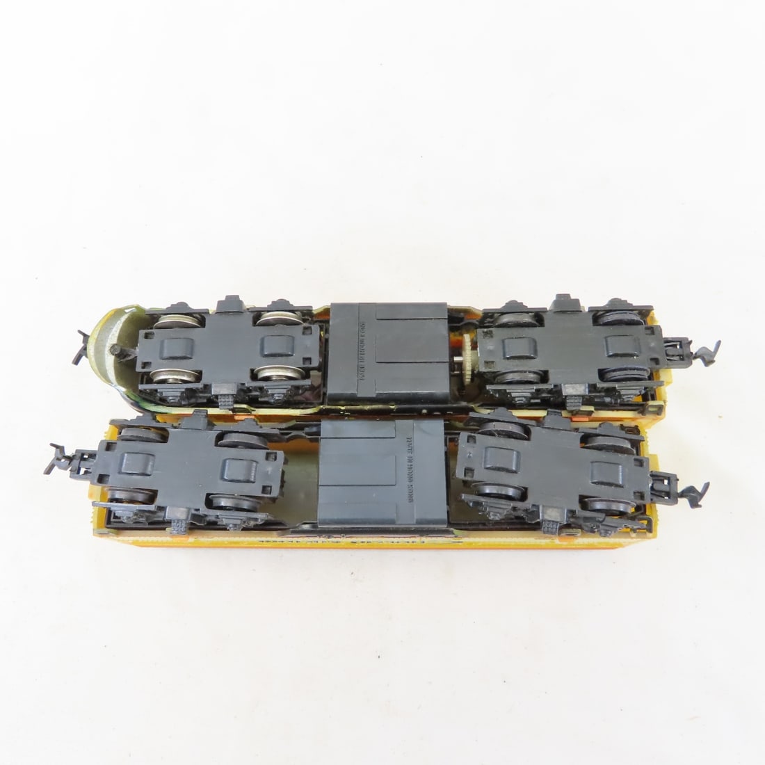 2 Chessie System HO Scale Engines & Cars - 9
