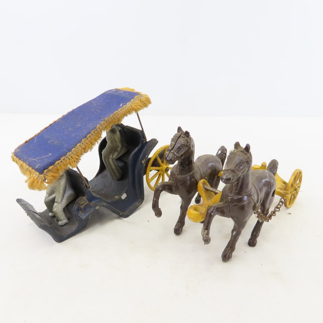 1940s Stanley Toys Cast Iron Horse Drawn Carriage - 12