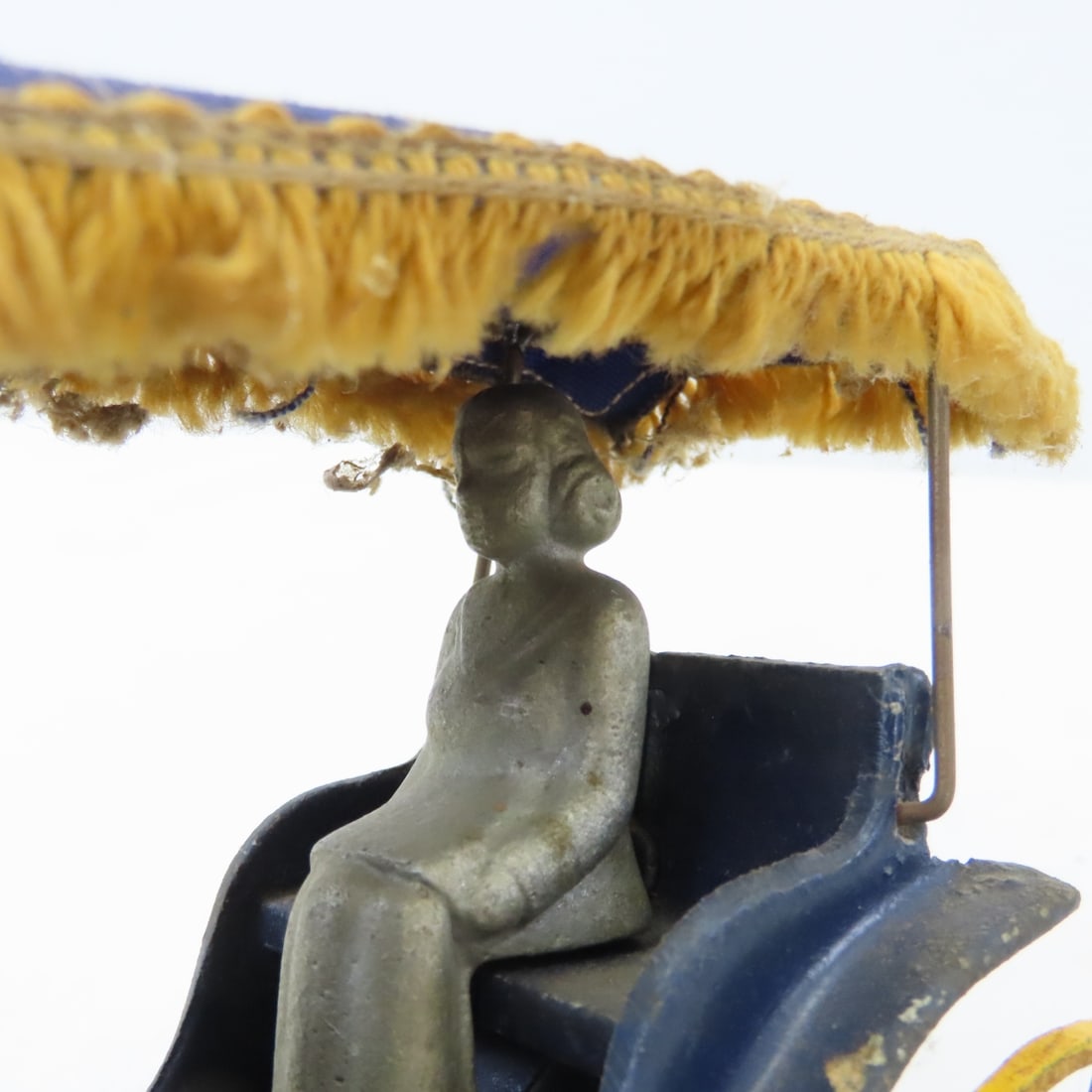1940s Stanley Toys Cast Iron Horse Drawn Carriage - 13