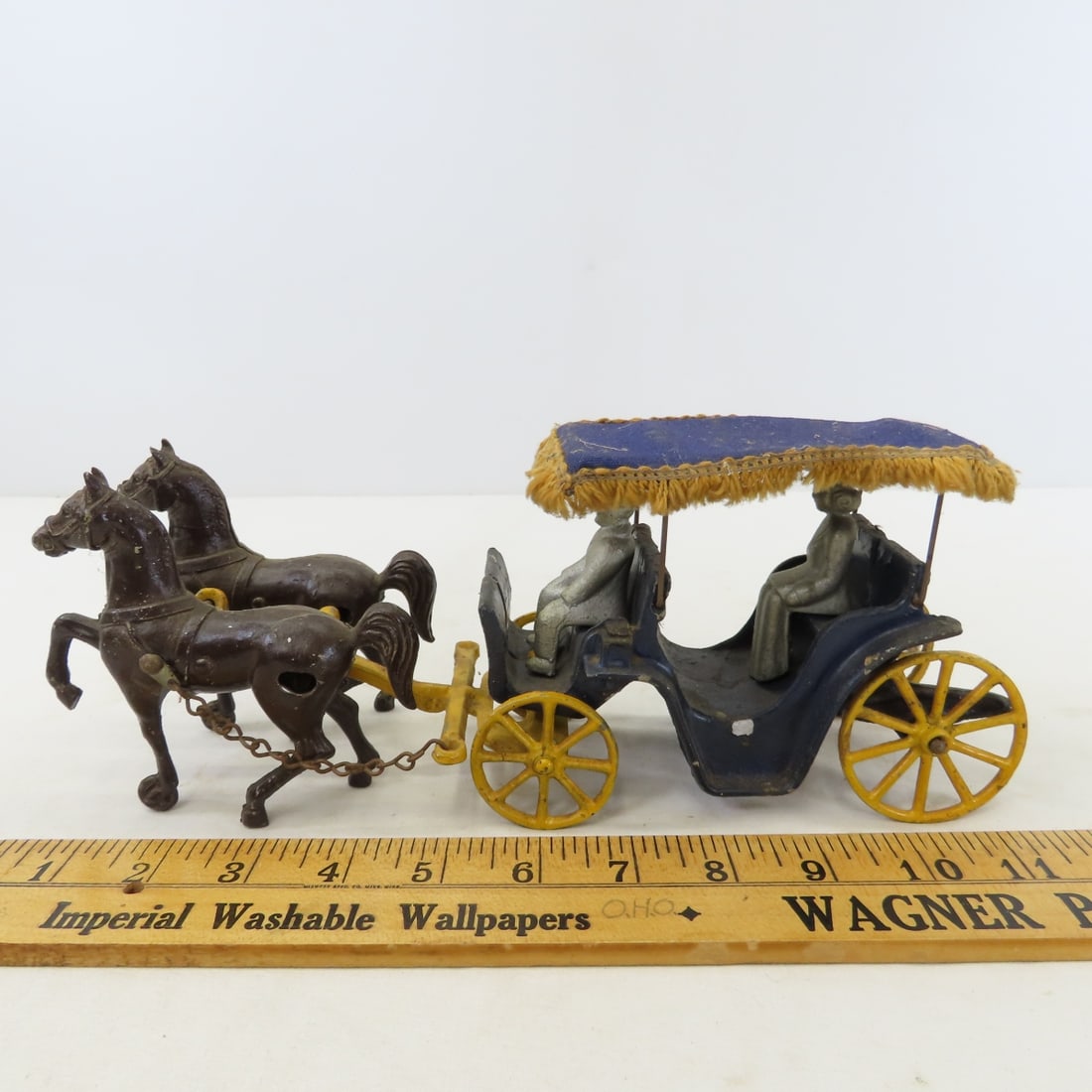 1940s Stanley Toys Cast Iron Horse Drawn Carriage - 2