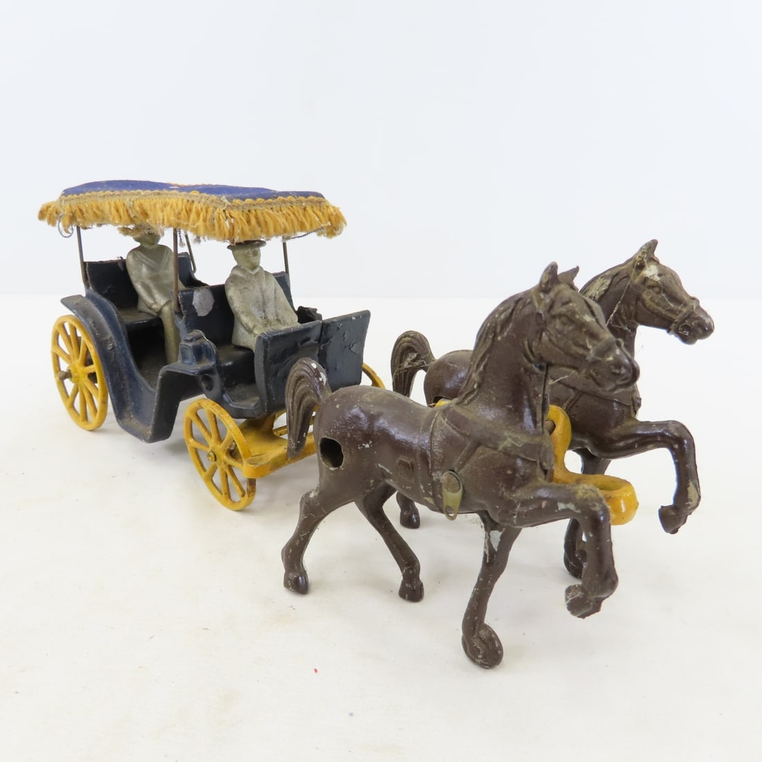 1940s Stanley Toys Cast Iron Horse Drawn Carriage - 7