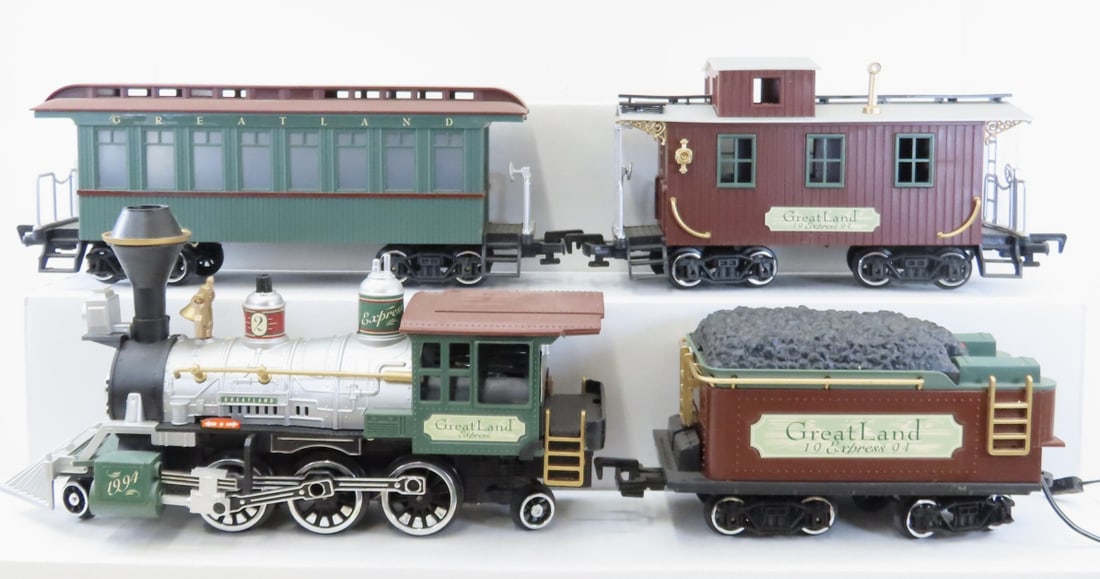 1994 New Bright Great Land Express Train Set: 1994 New Bright Great Land Express Train Set - Engine, tender, passenger car and caboose, all plastic, G scale, batteries were left in compartment- some minor corrosion- not working. LOT SIZE: