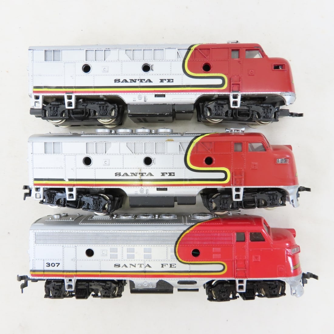6 Santa Fe HO Scale Diesels & 1 Crane Car - 12