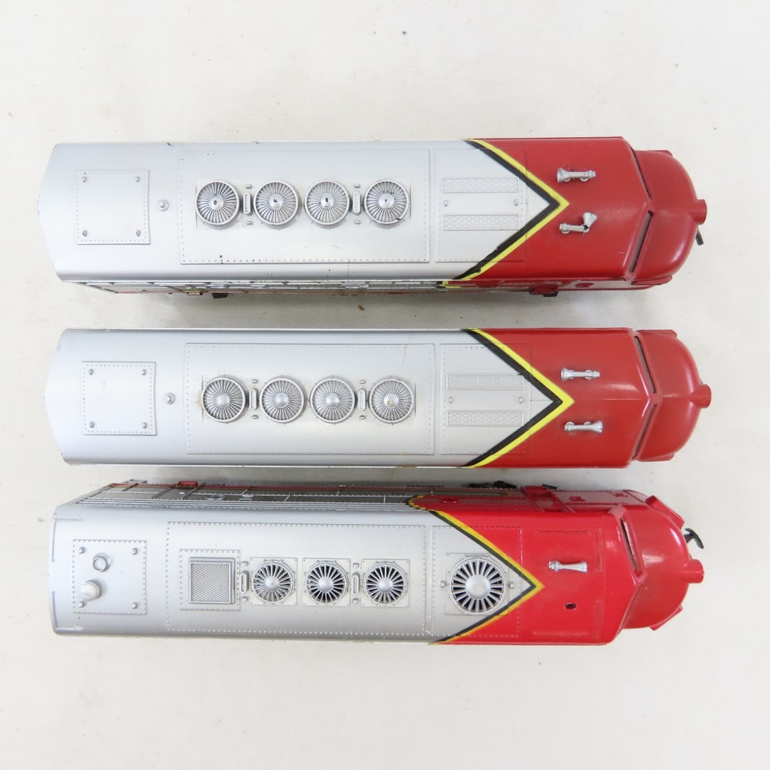 6 Santa Fe HO Scale Diesels & 1 Crane Car - 13
