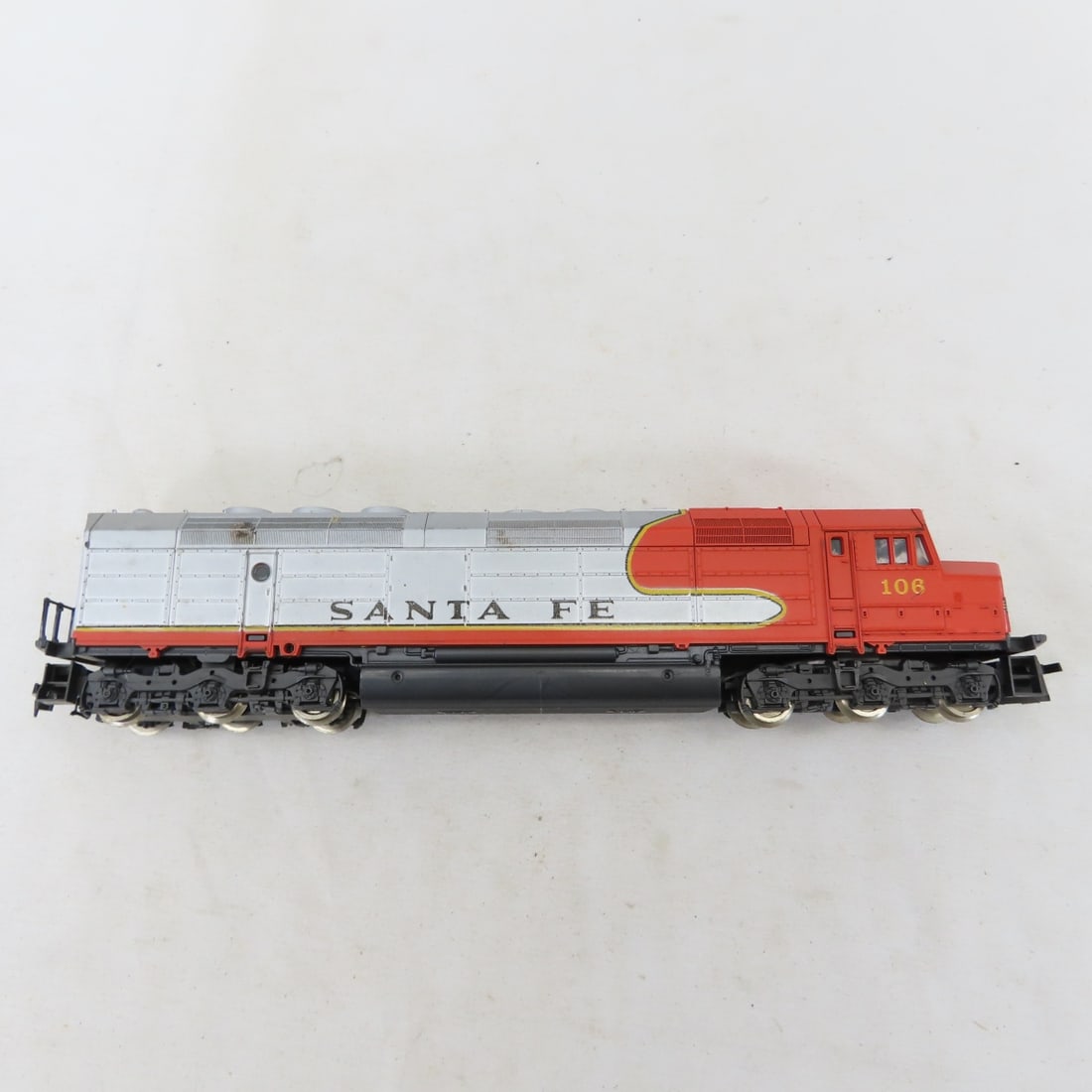 6 Santa Fe HO Scale Diesels & 1 Crane Car - 3