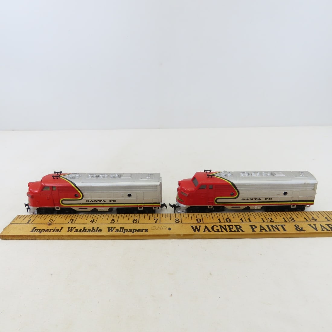 6 Santa Fe HO Scale Diesels & 1 Crane Car - 6