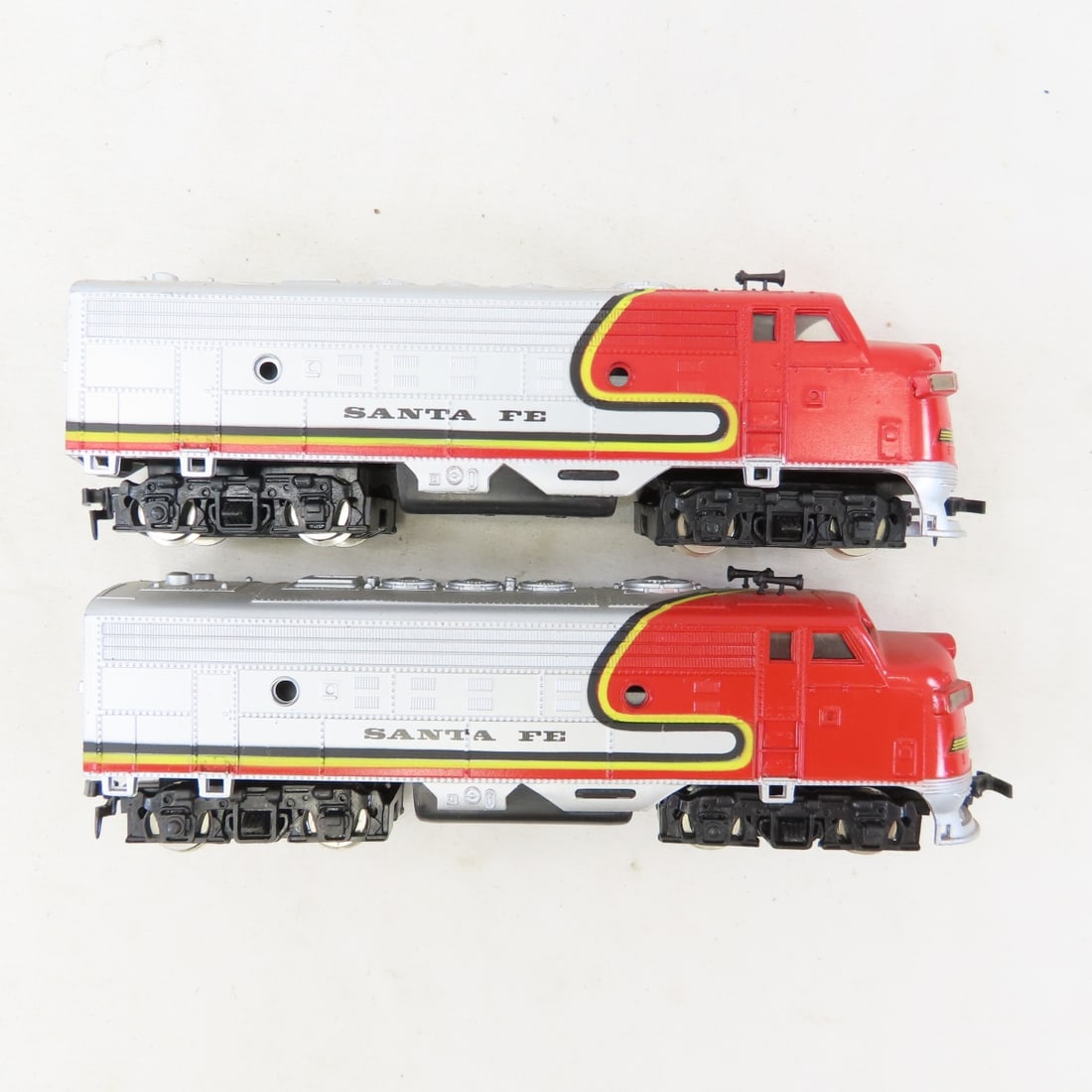 6 Santa Fe HO Scale Diesels & 1 Crane Car - 7