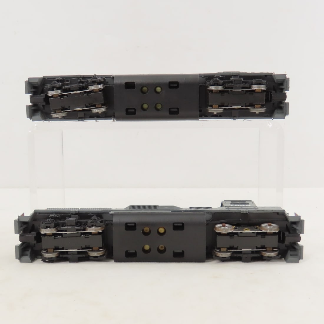 3 Unbranded HO Scale Engines and 4 Cars - 11