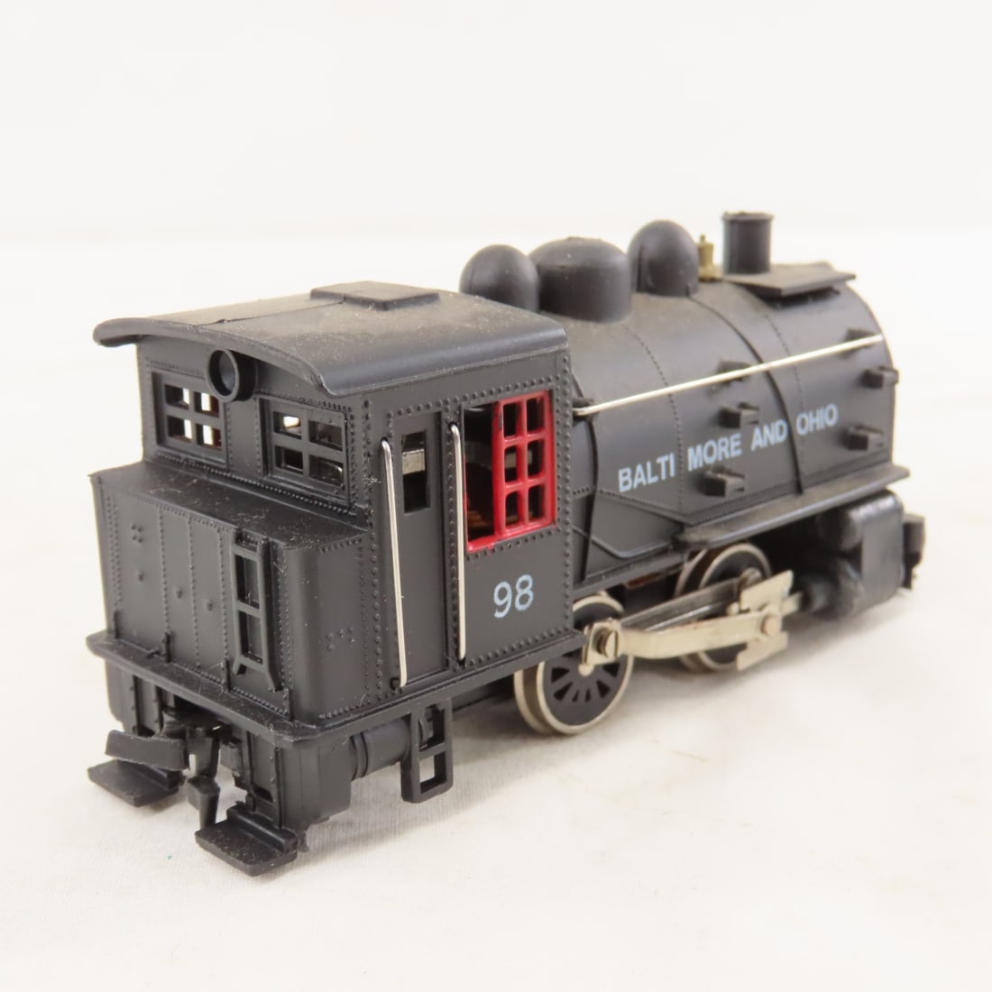 3 Unbranded HO Scale Engines and 4 Cars - 13