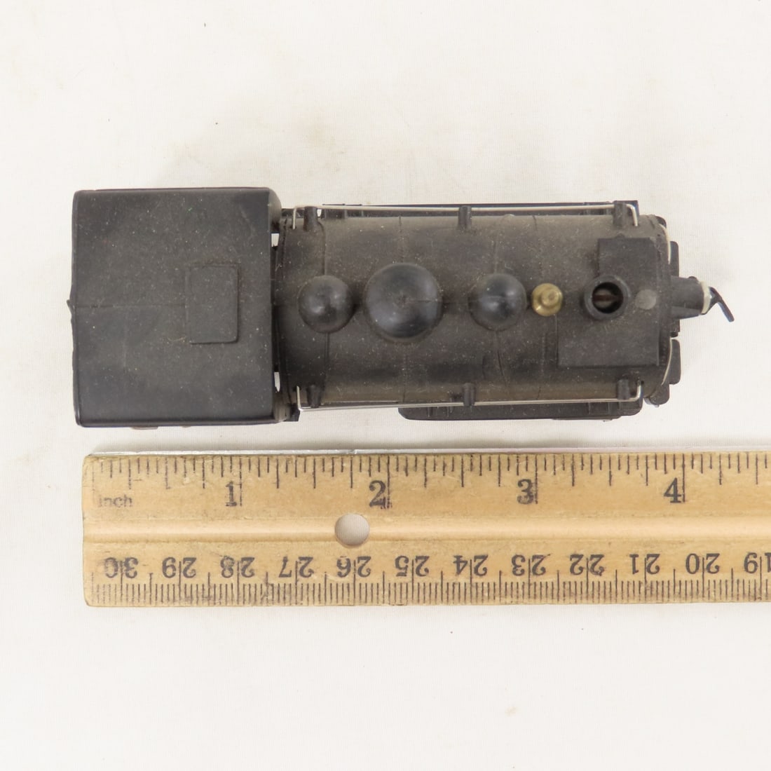 3 Unbranded HO Scale Engines and 4 Cars - 14