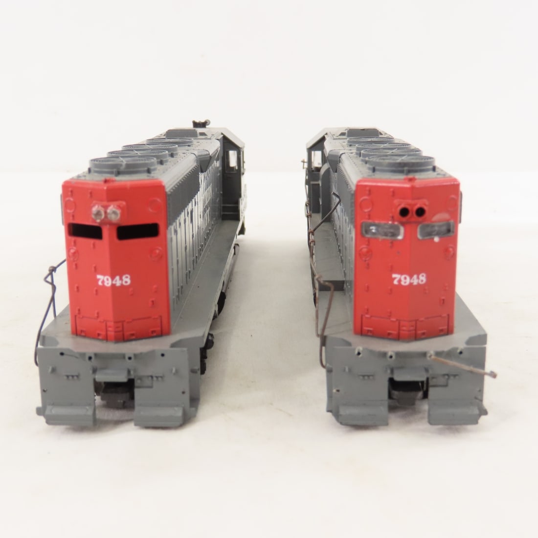 3 Unbranded HO Scale Engines and 4 Cars - 5