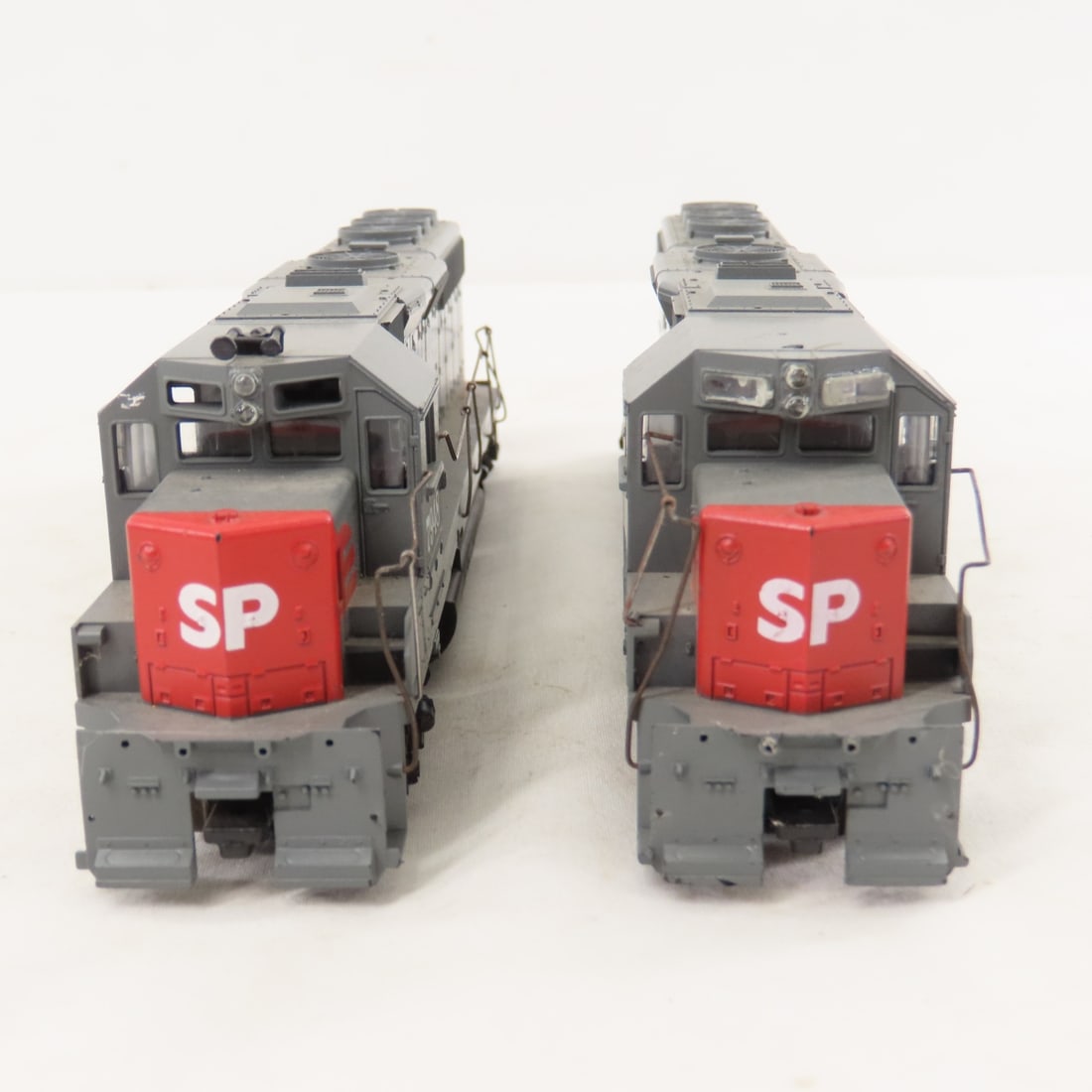 3 Unbranded HO Scale Engines and 4 Cars - 9