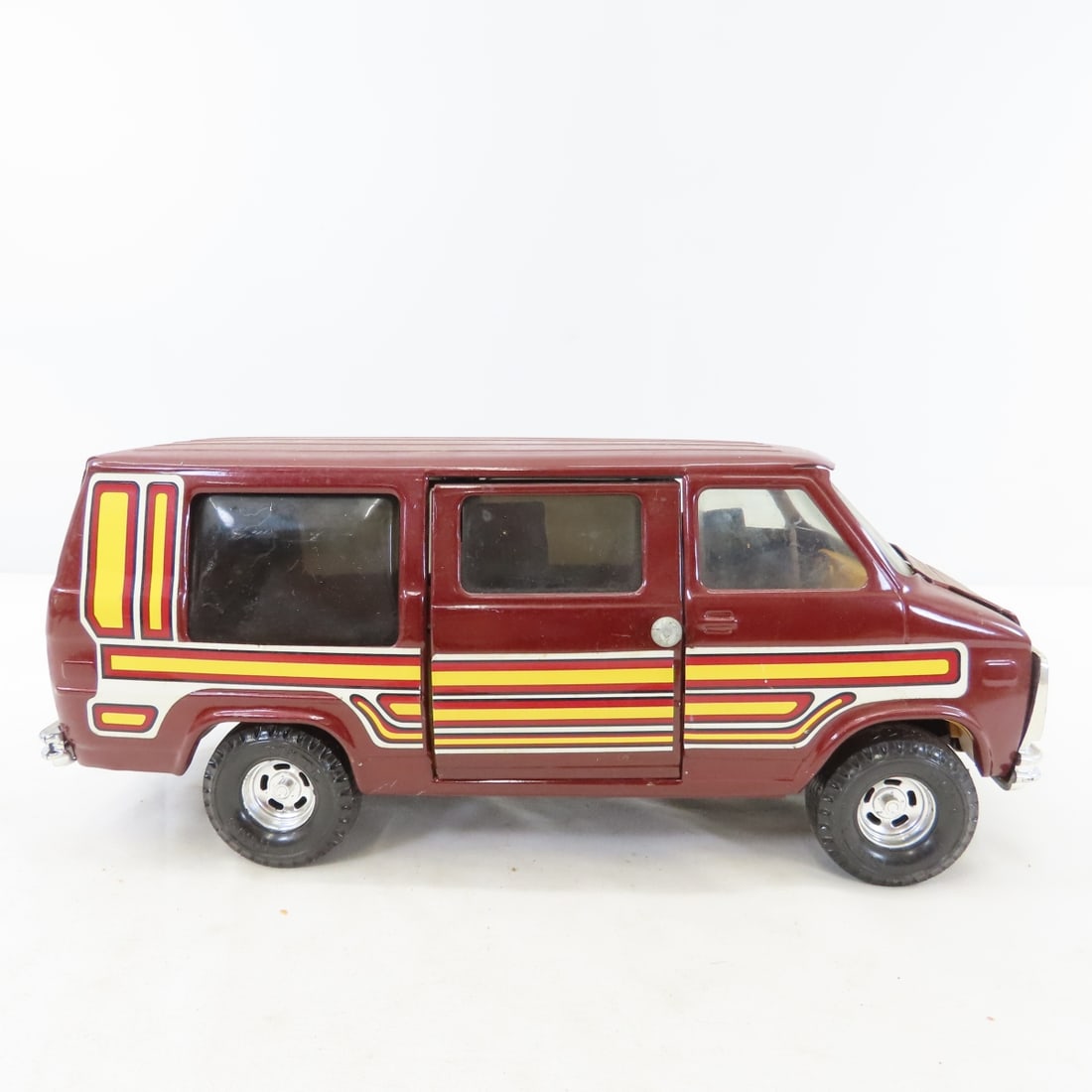 ERTL ACE Hardware #1976 & STK#3521 Vans - 13