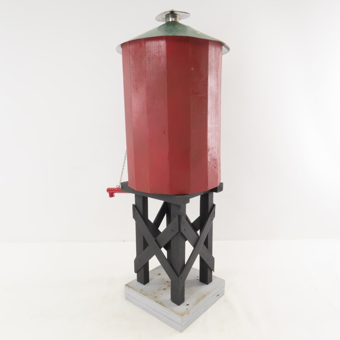 CMSTP&PRR Oil Can, Bird House & Water Tower Model - 10