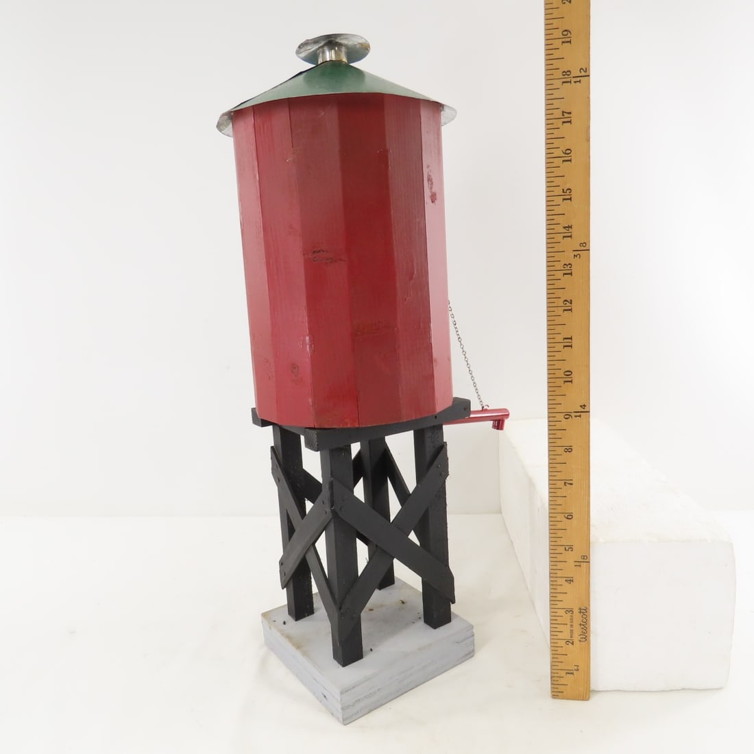 CMSTP&PRR Oil Can, Bird House & Water Tower Model - 11