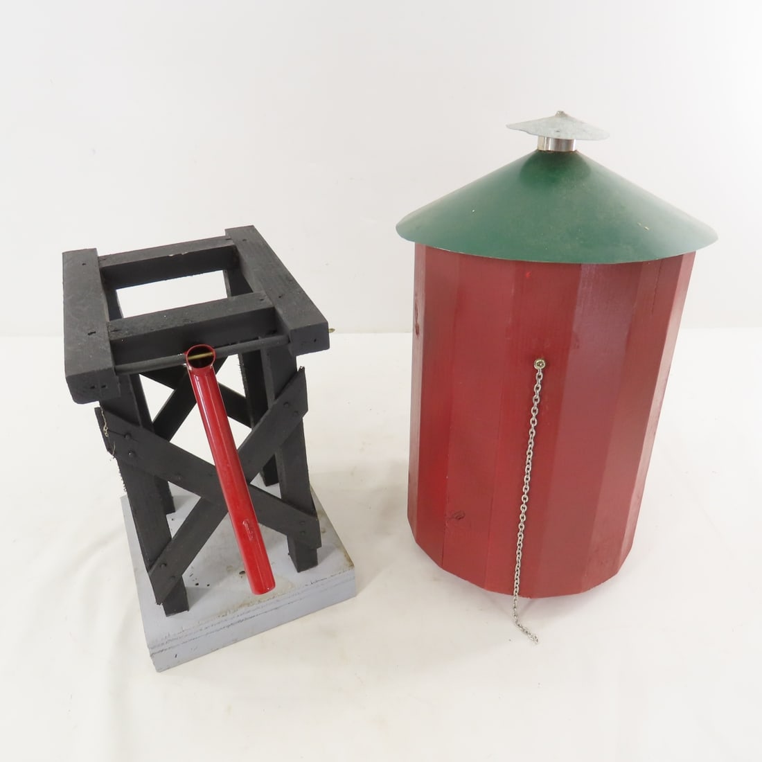 CMSTP&PRR Oil Can, Bird House & Water Tower Model - 12