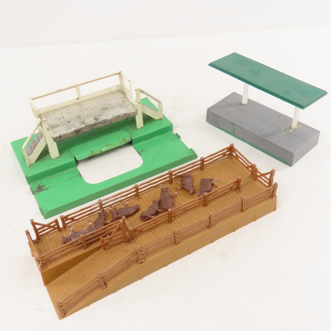 14 Plasticville & Other HO Scale Buildings & more - 12