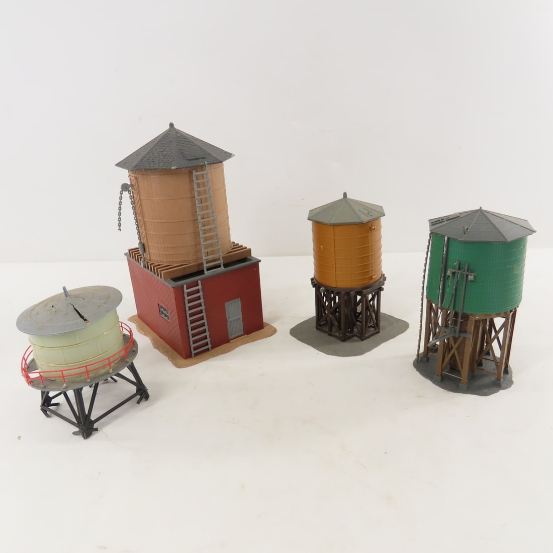 14 Plasticville & Other HO Scale Buildings & more - 14