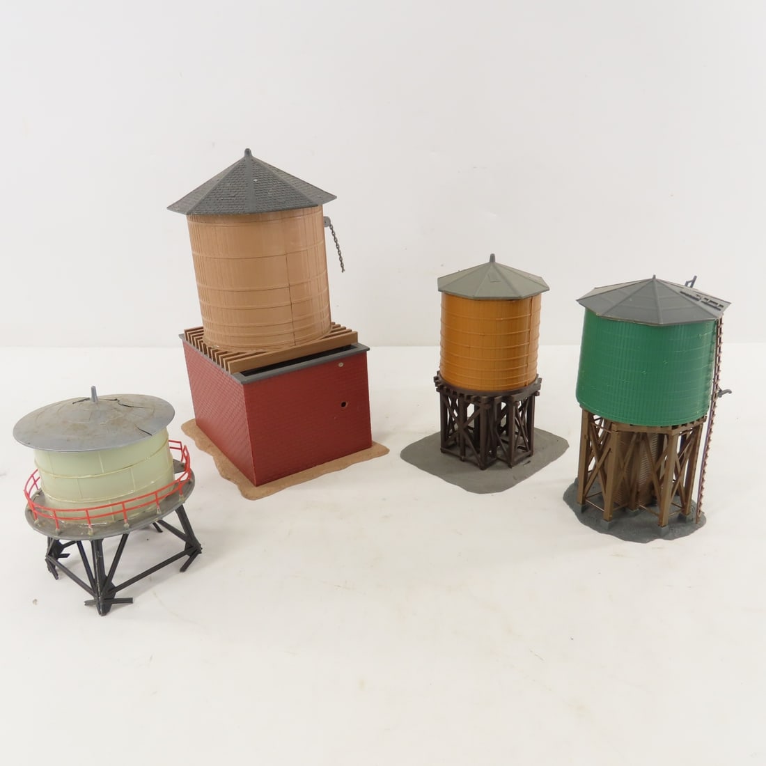14 Plasticville & Other HO Scale Buildings & more - 15