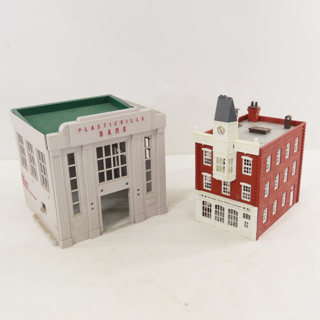 14 Plasticville & Other HO Scale Buildings & more - 7