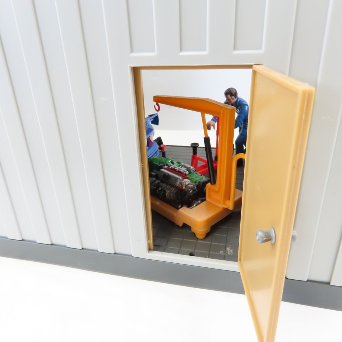 PlayGo Auto Service Center Diorama - 13