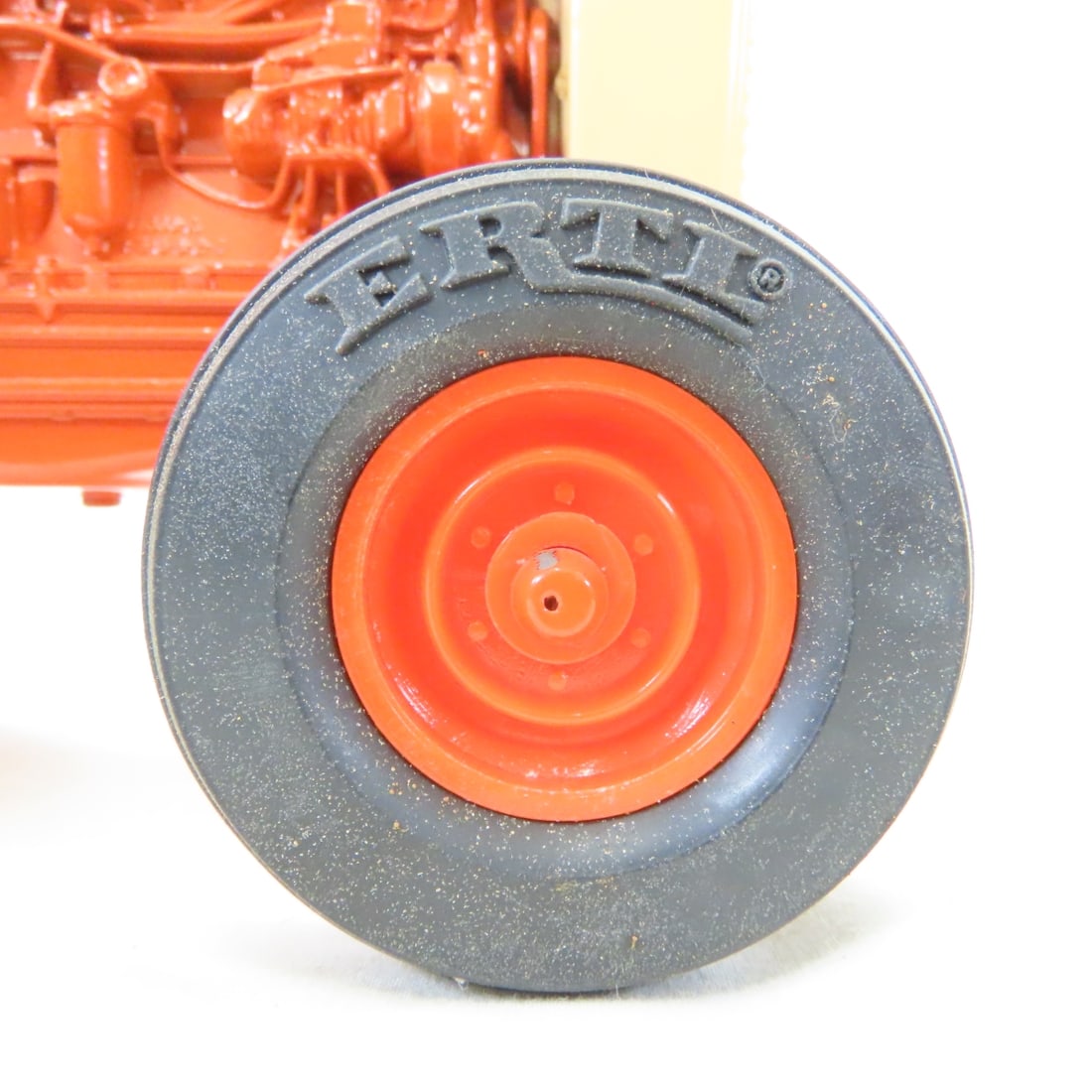 ERTL Case 600 WF Tractor 1/16 Diecast - 14