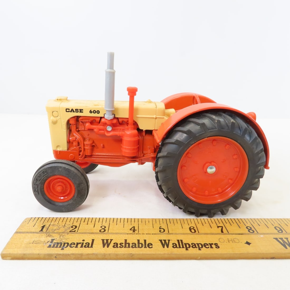 ERTL Case 600 WF Tractor 1/16 Diecast - 2