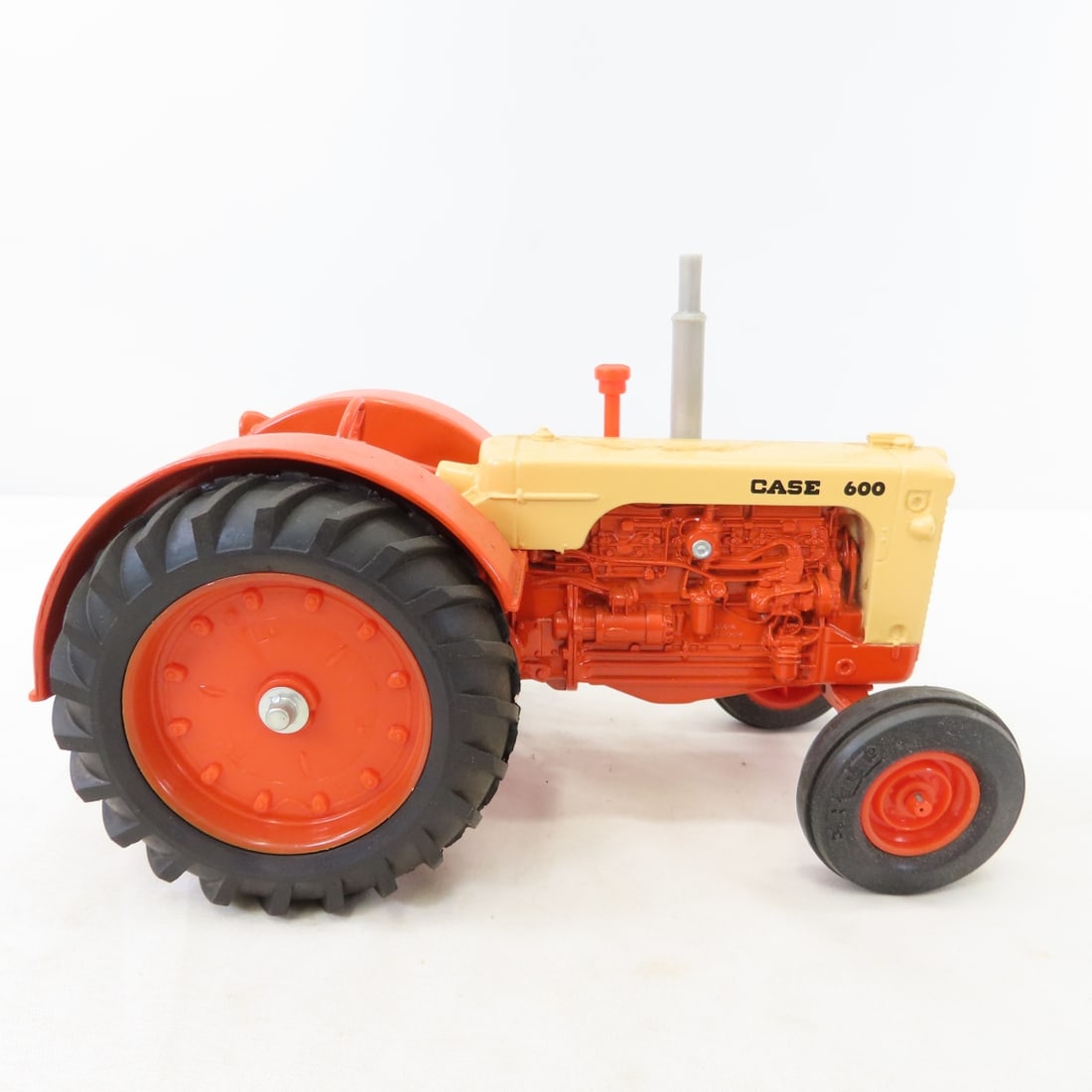 ERTL Case 600 WF Tractor 1/16 Diecast - 5