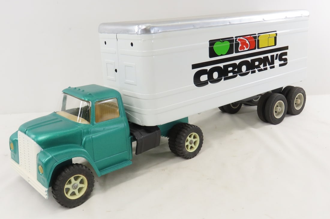 ERTL Tractor & MARX Custom Coborn's Trailer: ERTL Tractor & MARX Custom Coborn's Trailer - Approx 1/24 diecast, LOT SIZE: 18x12x9" 9 LBS All information and photos, which are part of the description, are intended to be as accurate as possible, b
