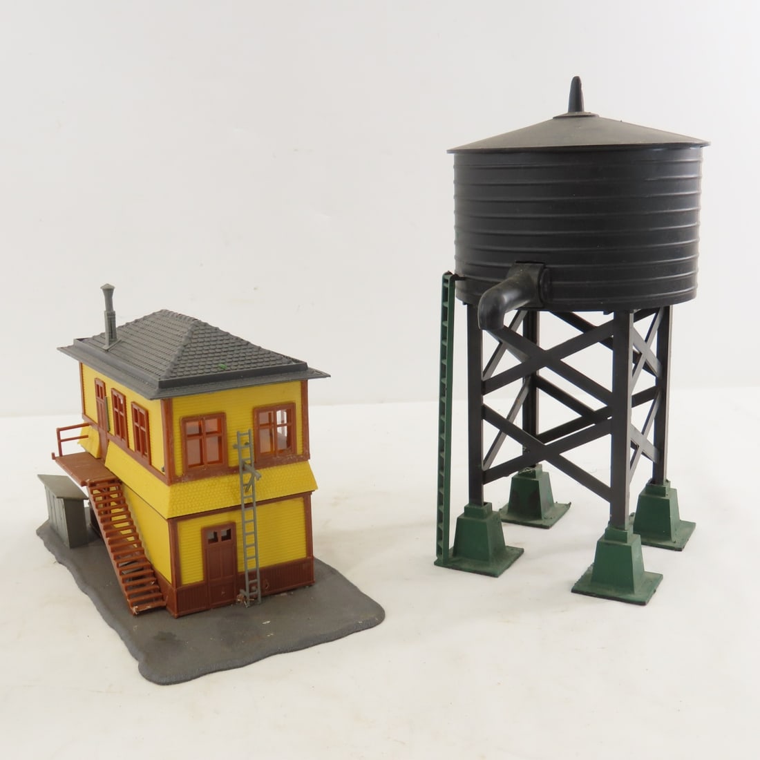 13 Plasticville & Other HO Scale Buildings - 12