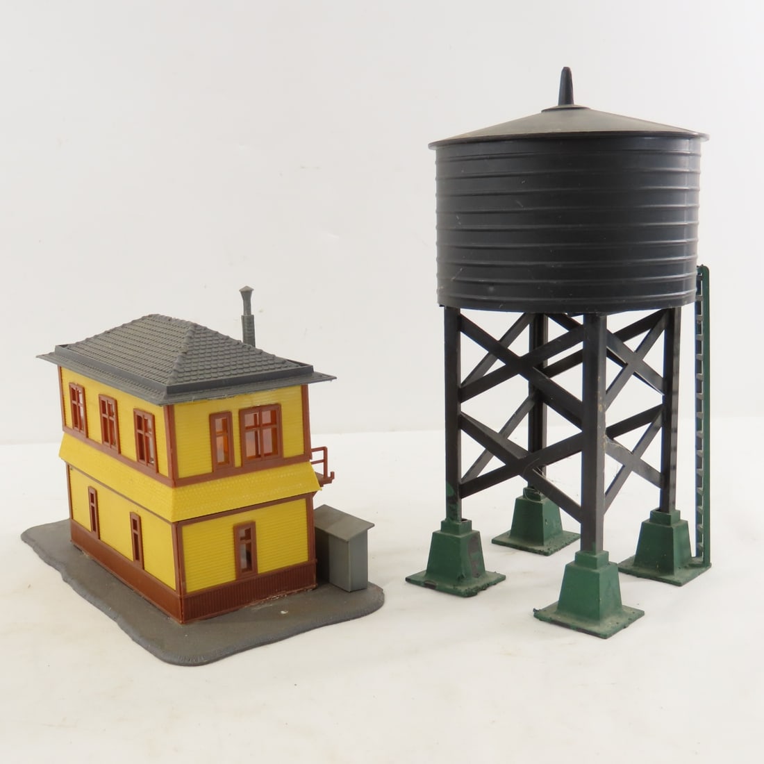 13 Plasticville & Other HO Scale Buildings - 13