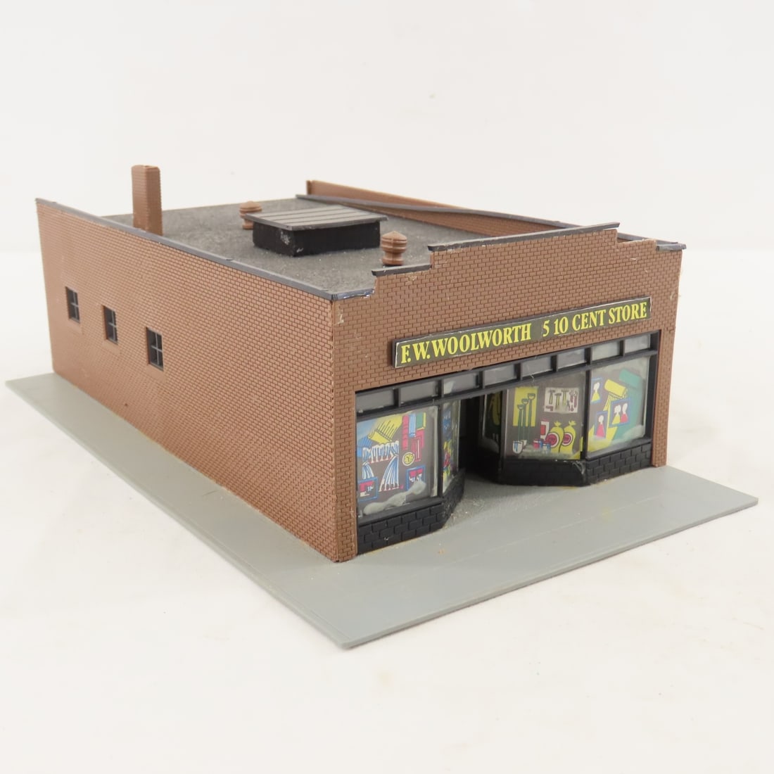 13 Plasticville & Other HO Scale Buildings - 14