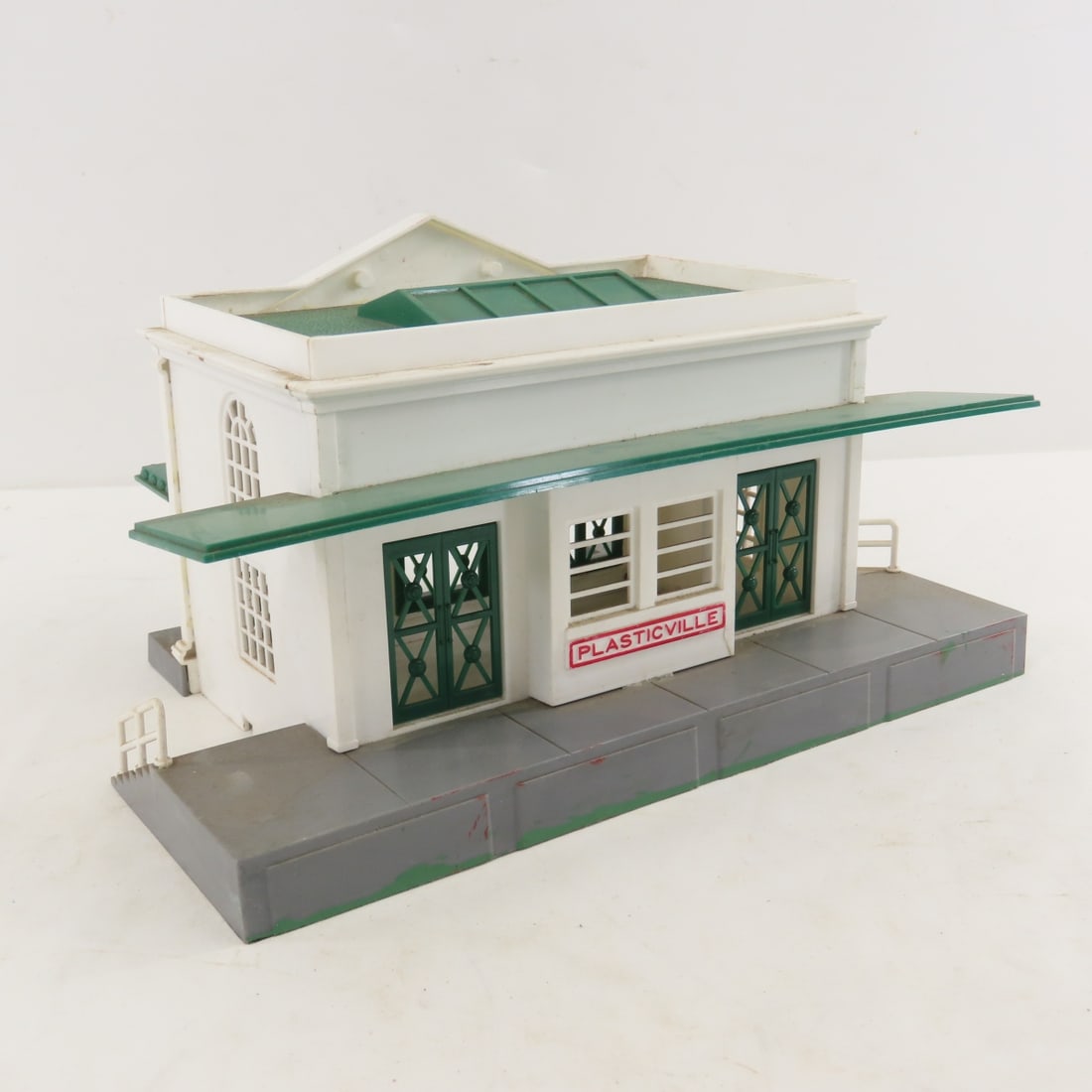13 Plasticville & Other HO Scale Buildings - 4