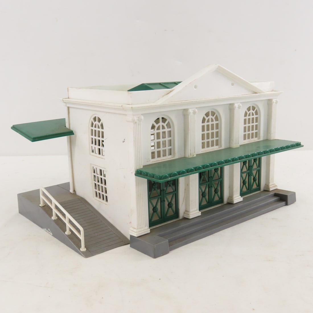 13 Plasticville & Other HO Scale Buildings - 5