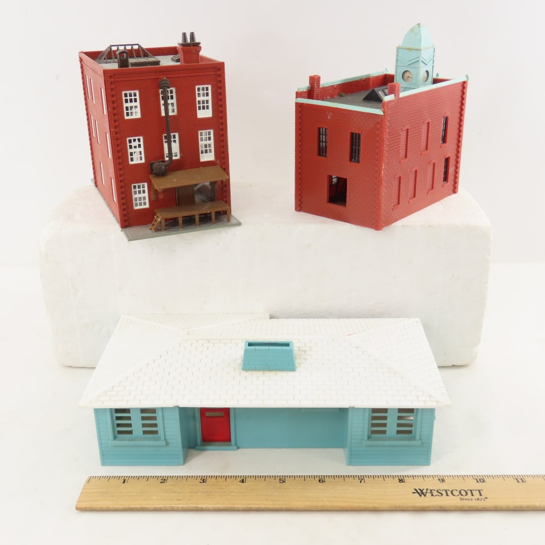 13 Plasticville & Other HO Scale Buildings - 9
