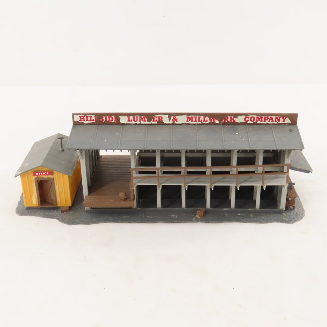 11 Plasticville & Other HO Scale Buildings - 10