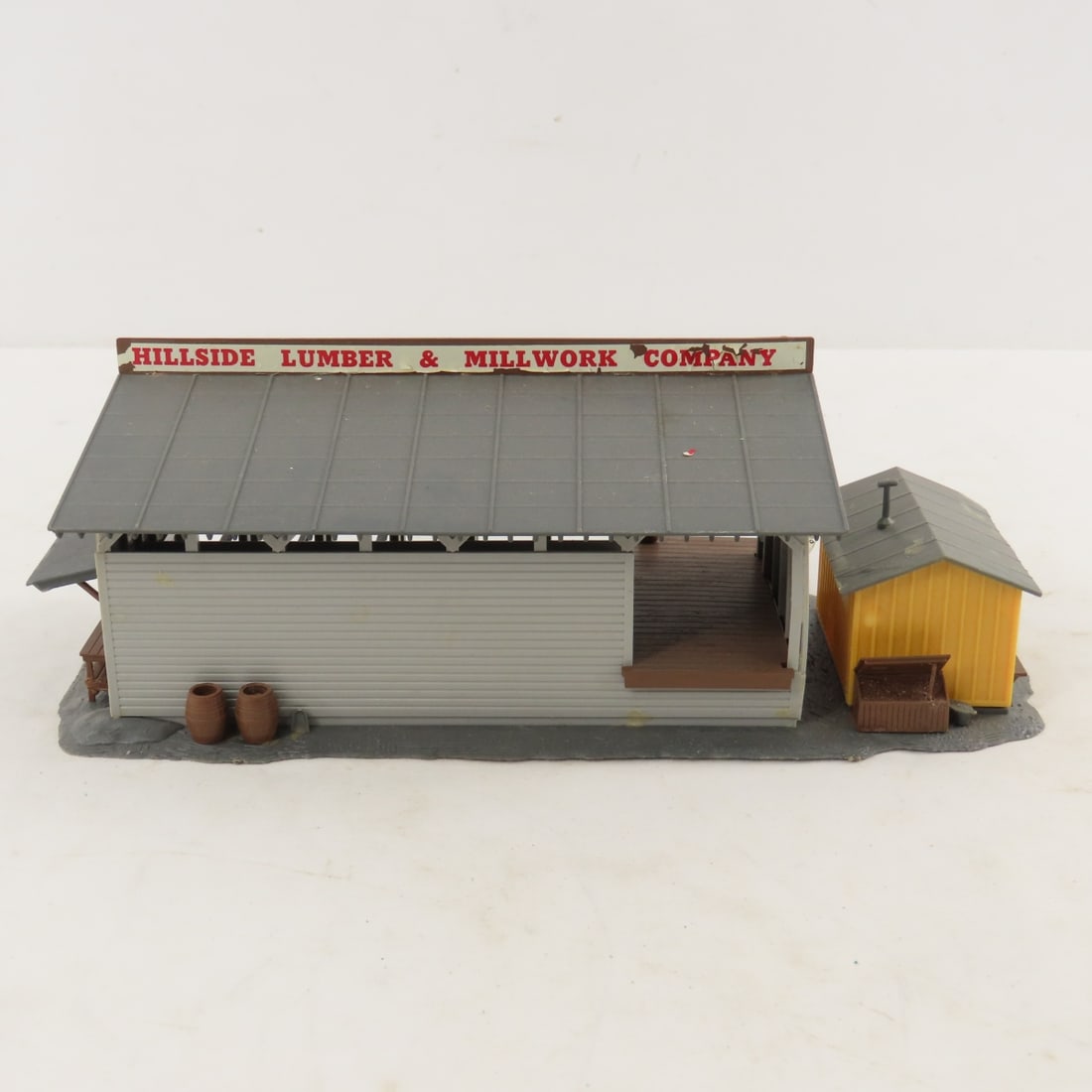 11 Plasticville & Other HO Scale Buildings - 11