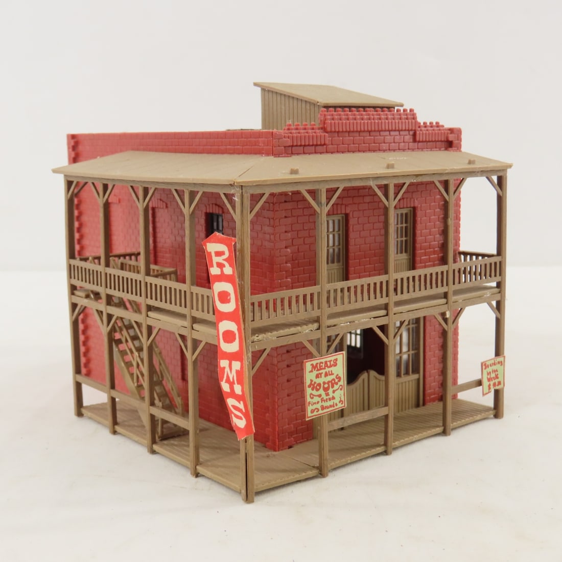 11 Plasticville & Other HO Scale Buildings - 12