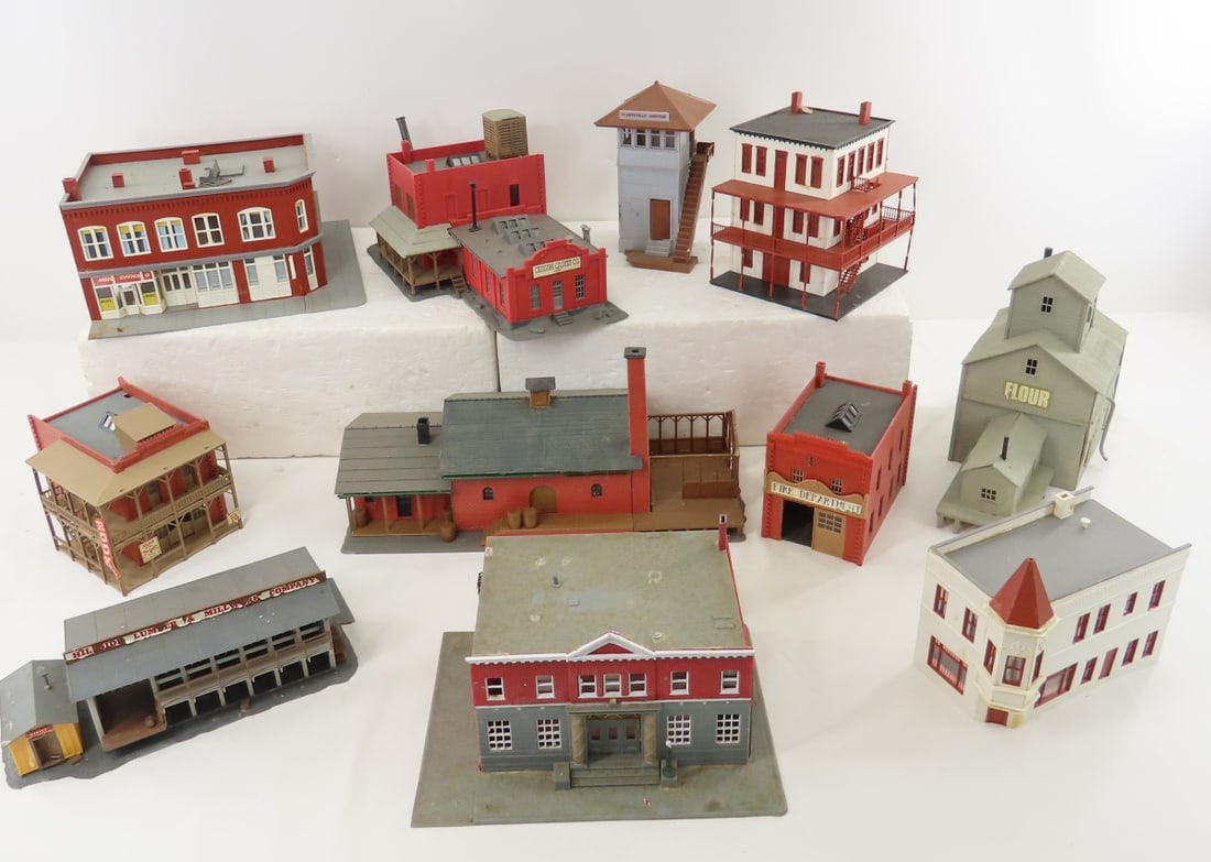 11 Plasticville & Other HO Scale Buildings: 11 Plasticville & Other HO Scale Buildings - plastic and balsa wood, LOT SIZE: 20x20x20" 5 LBS All information and photos, which are part of the description, are intended to be as accurate as