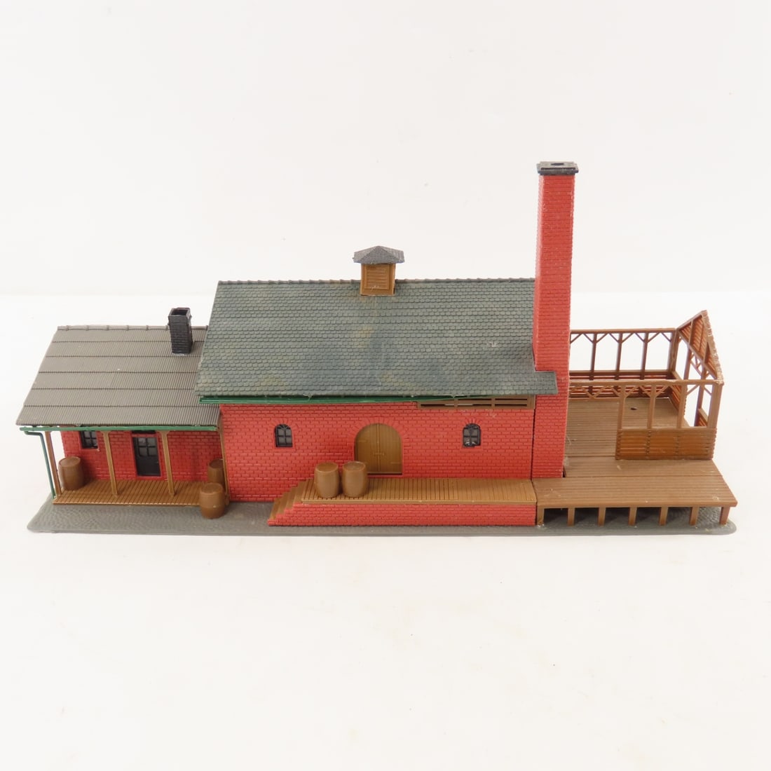 11 Plasticville & Other HO Scale Buildings - 4